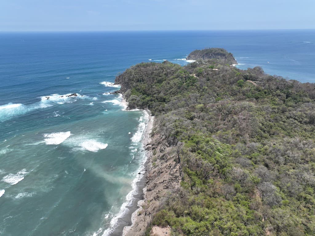 Isla Montaña landscape off the coast of Samara