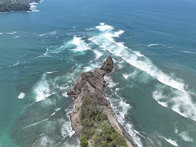 Dramatic ocean waves around Samara's peninsula point.